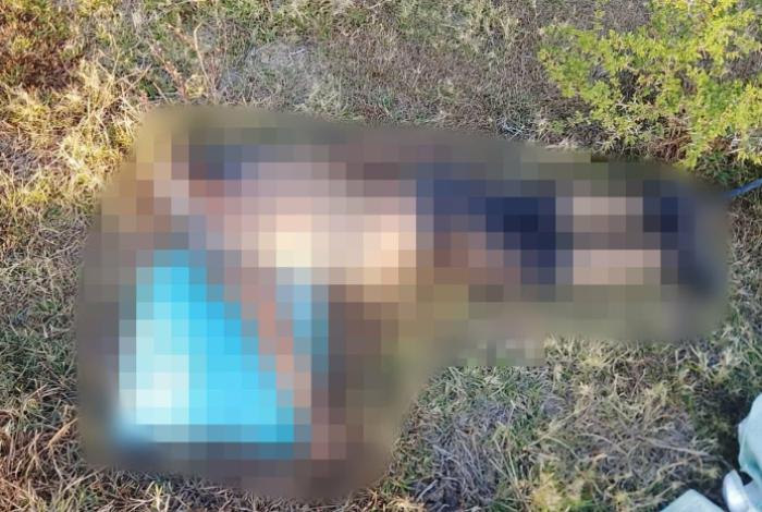 Maniatado y con mensaje en el que lo acusan por robar, hallan a hombre asesinado en Turicato