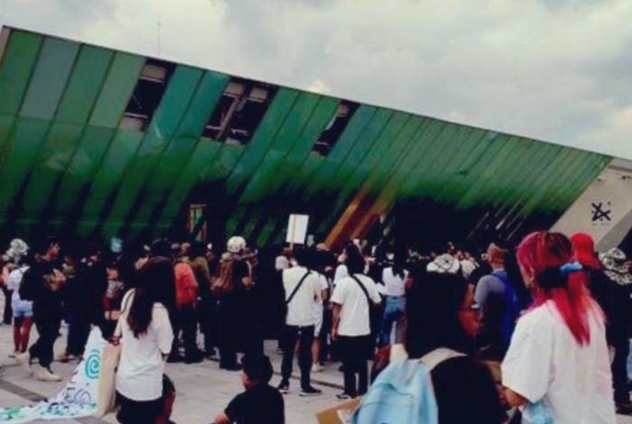 Manifestantes contra gentrificación vandalizan Centro Cultural Universitario de UNAM