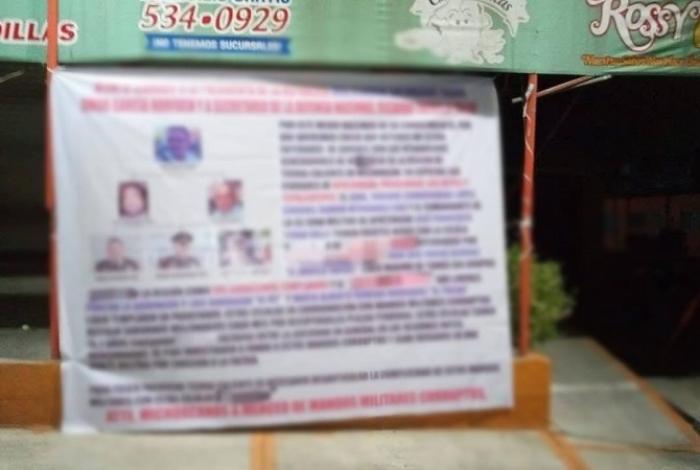 Mantas acusan a mandos militares y policiacos de nexos con el crimen en Apatzingán