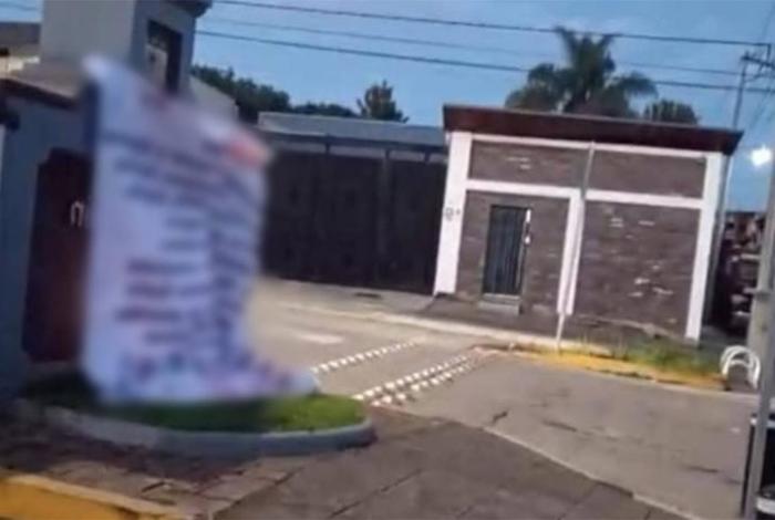 Mantas de grupo criminal aparecen en Los Reyes, Tingüindín y Tocumbo; las retiran autoridades