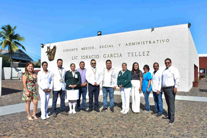 Manuel Esquivel Acompaña a Delegación IMSS Michoacán en Supervisión de Obras en el HGZ-MF No.12 de Lázaro Cárdenas