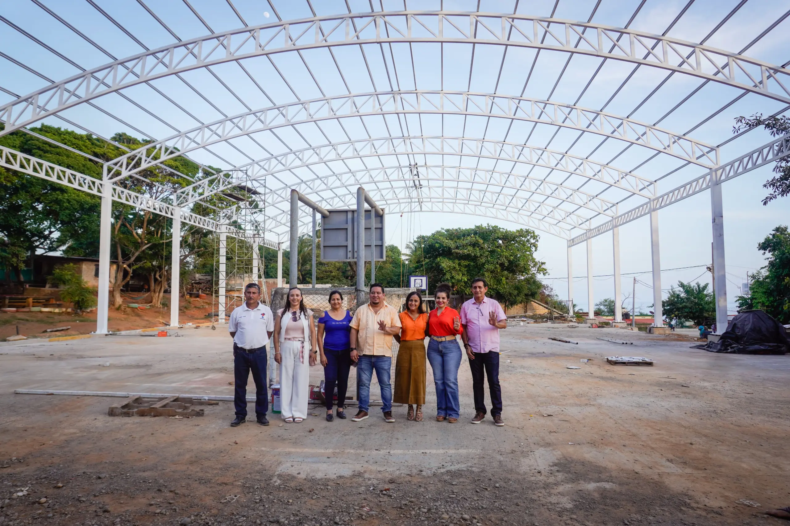Manuel Esquivel Bejarano Supervisa Avances de la Nueva Techumbre en la Escuela Primaria Reivindicación Petrolera