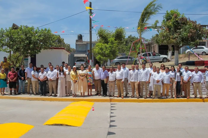 Manuel Esquivel Entrega Área Verde en Colonia La Principal