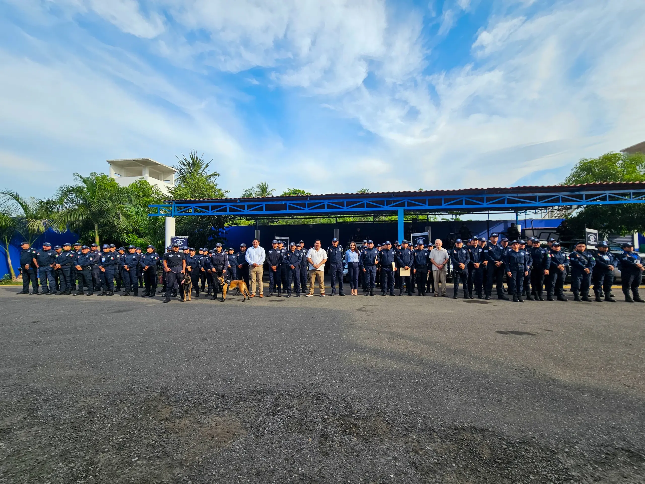 Manuel Esquivel Felicita a Policías por Culminación de Cursos