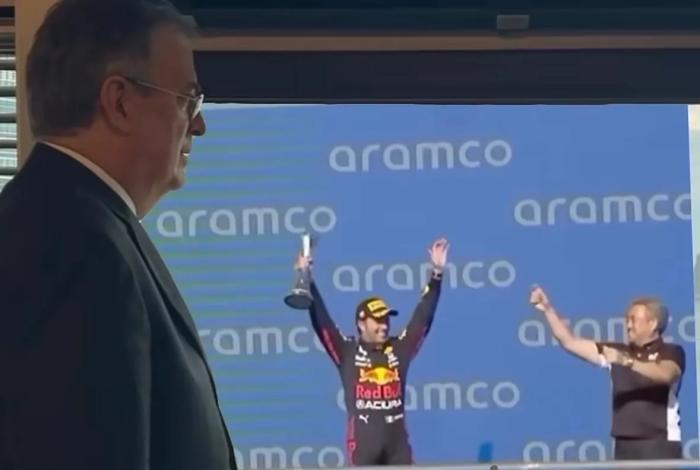Marcelo Ebrard recuerda a Checo Pérez en el Gran Premio México