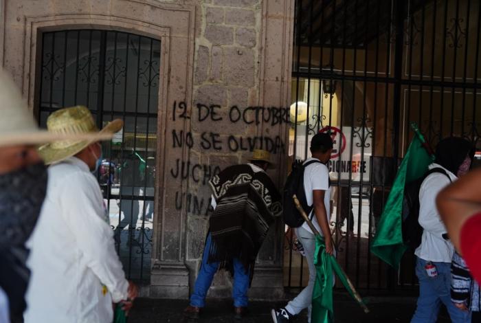 Marcha del FNLS deja pintas y grafitis en inmuebles del Centro Histórico