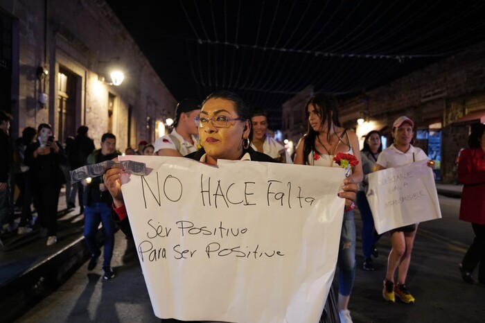 Marchan en silencio por víctimas del VIH y Sida