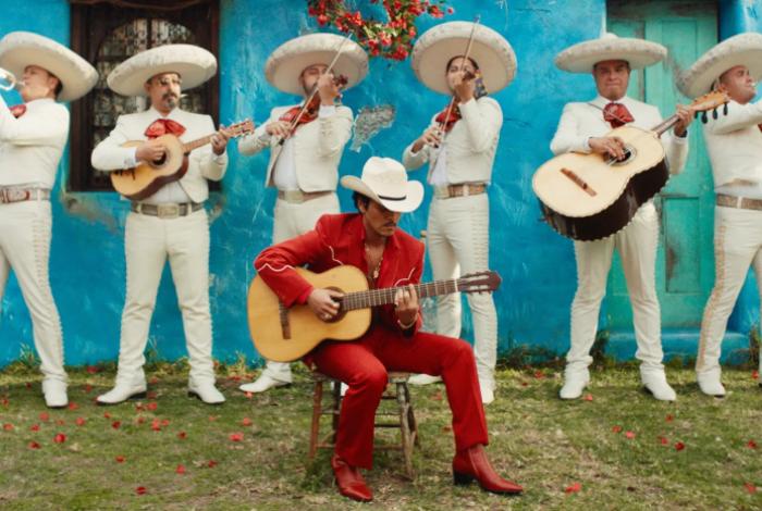 Mariachi de Guadalajara siente orgullo de 'abrazar' con Bruno Mars la cultura latina