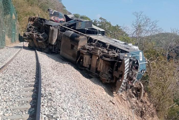 Marina amplía información sobre descarrilamiento del tren Transístmico: son 13 muertos y 98 heridos