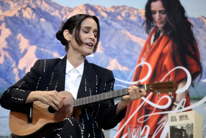 Más allá de la música: Julieta Venegas "se emancipa" con su primer libro sobre Tijuana
