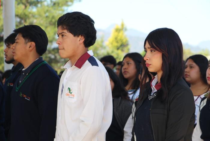 Más de 25 mil estudiantes regresan a clases en los 93 planteles del Cecytem