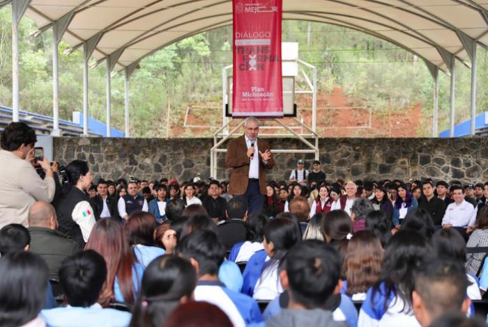 Más de 55 mil estudiantes en Michoacán reciben apoyo para el transporte: Bedolla