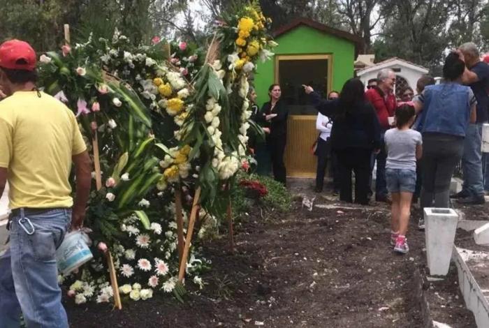 Más de 640 panteones y 700 trabajadores operan en Michoacán; 36 con fosas comunes