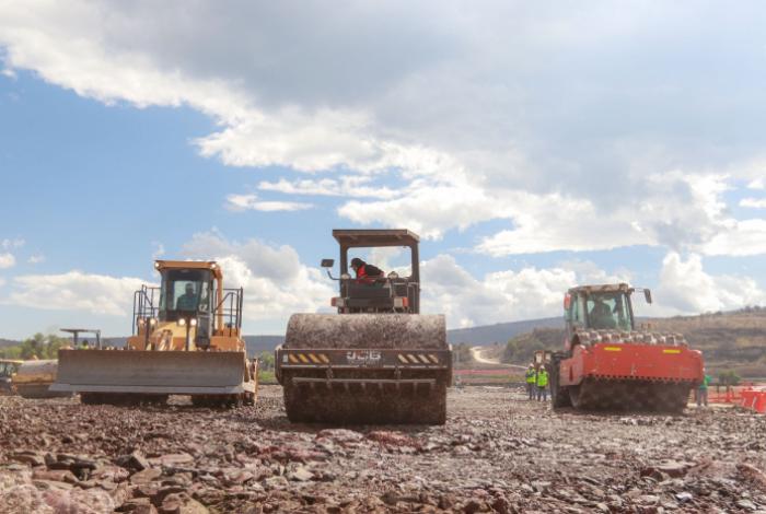 Más de mil 780 máquinas pesadas trabajan diariamente en 600 obras en el estado: Rogelio Zarazúa