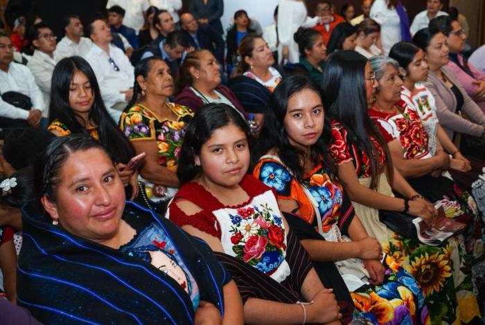 Más de tres mil trabajadores atienden educación indígena en Michoacán: Gaby Molina