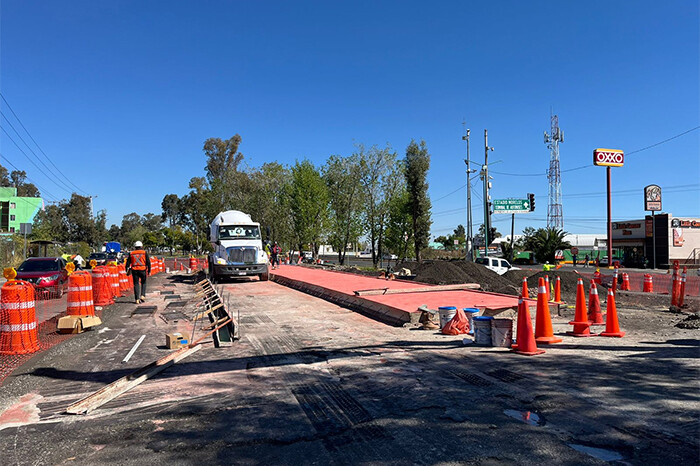 Mega reductor de velocidad en el libramiento y área recreativa en camellón central, construye gobierno estatal en Morelia