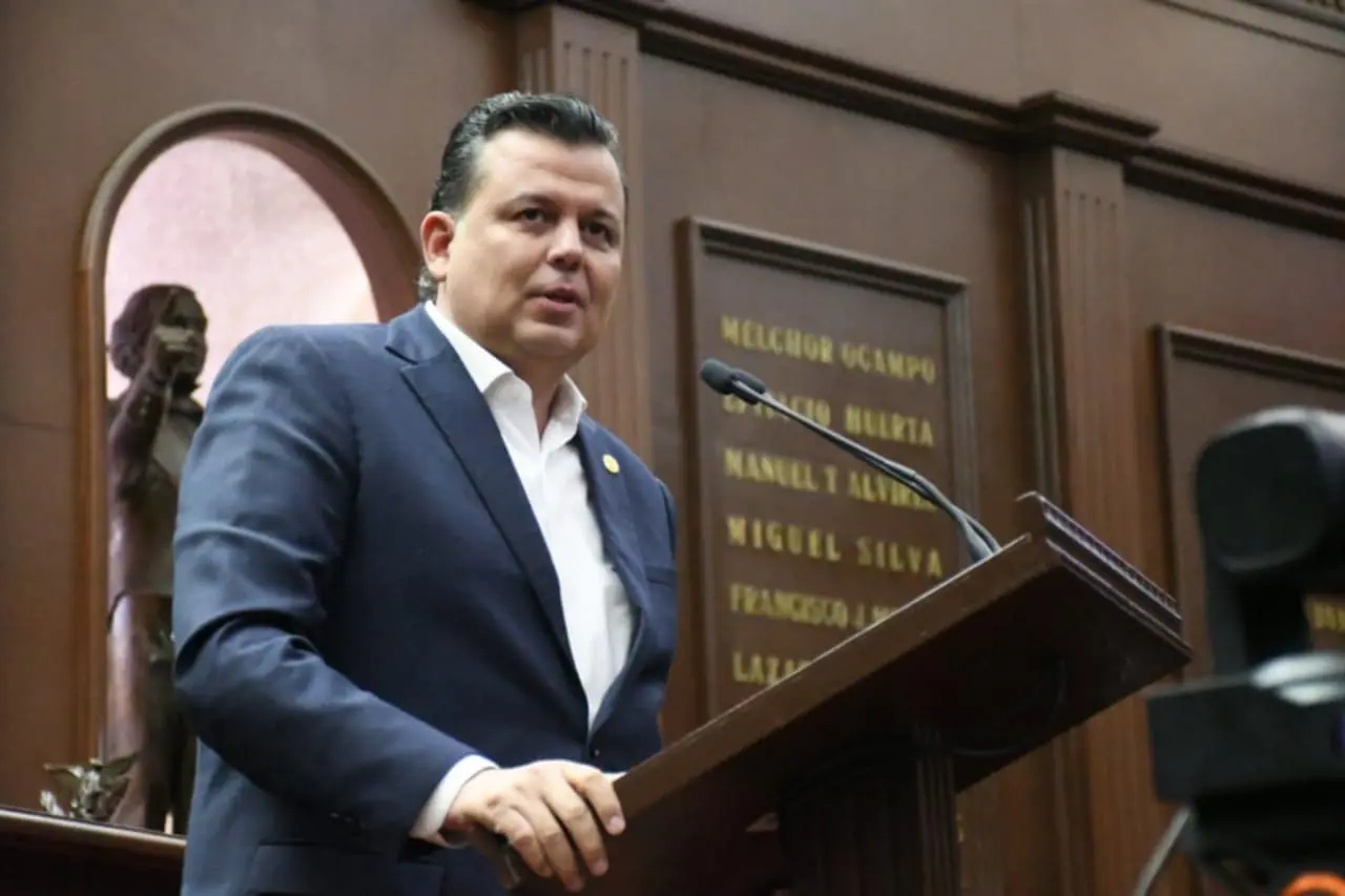 Memo Valencia anula su voto y se manifiesta en contra en la elección de la nueva Contraloría de la FGE