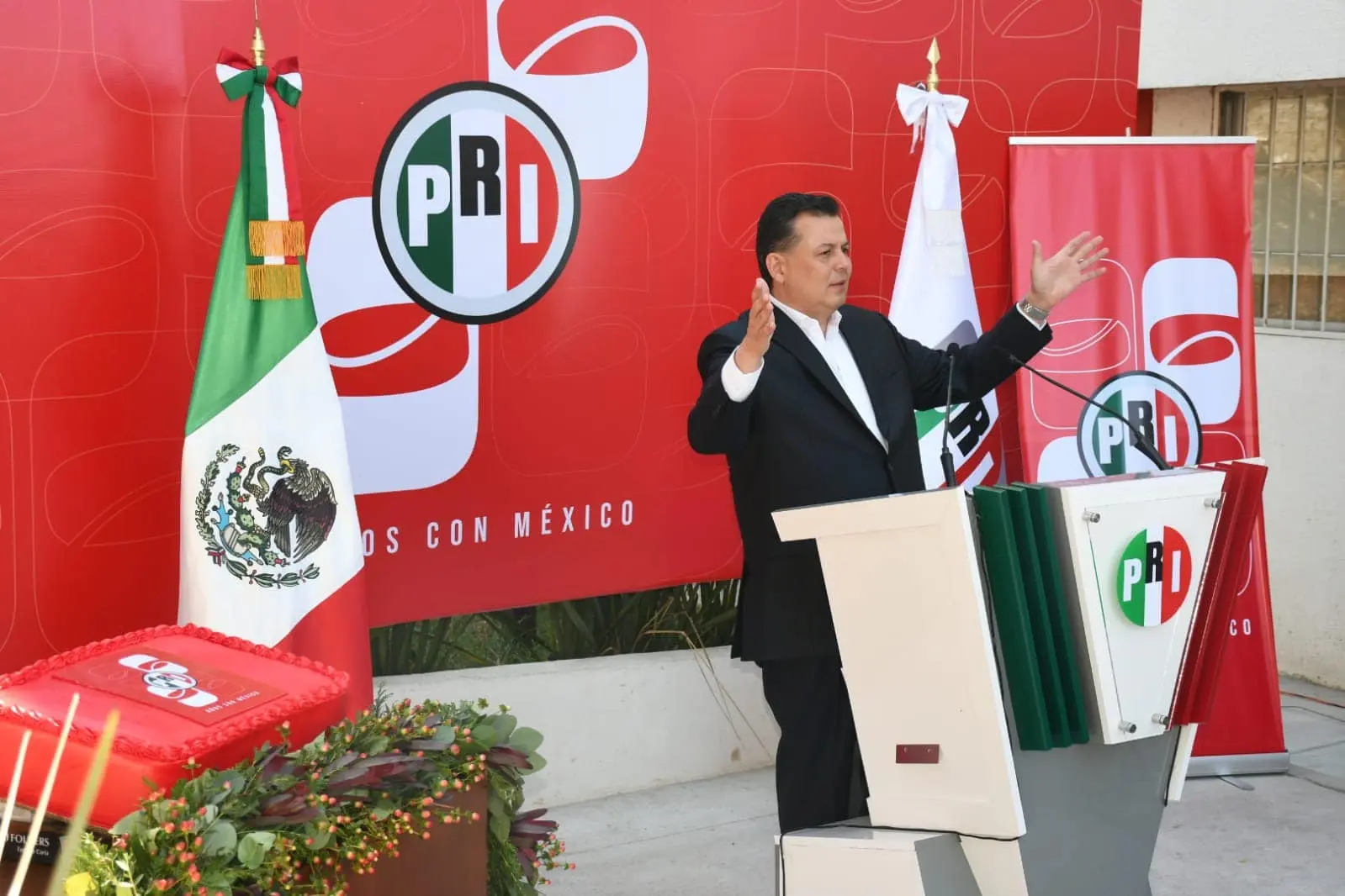 Memo Valencia lamenta robo a diputada Bugarini y exige investigar a banda criminal en Morelia