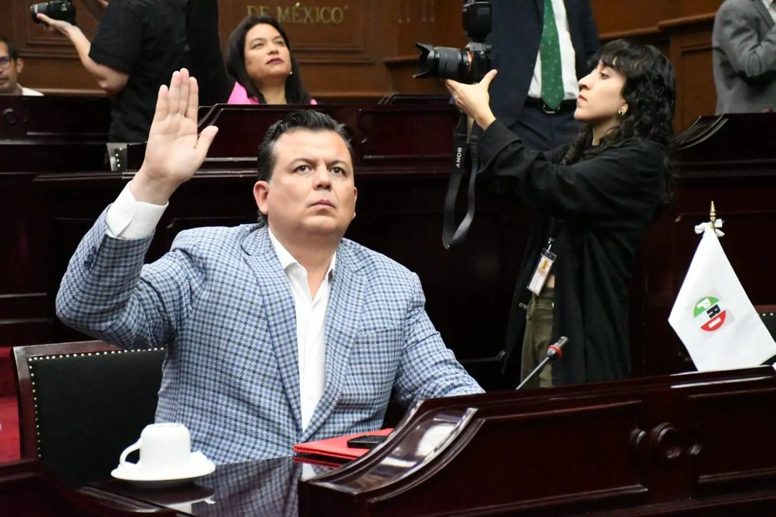 “Memo Valencia ya es elegible”; el líder del PRI confirma licencia para buscar la titularidad de la FGE