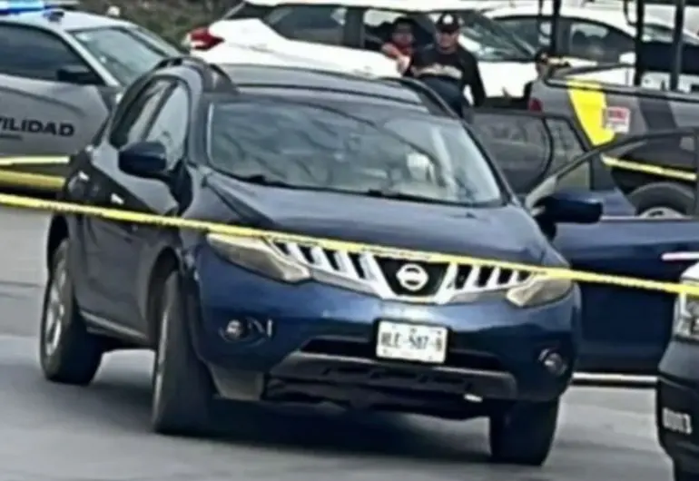 Menor se cae de carro y su mamá la atropella por accidente