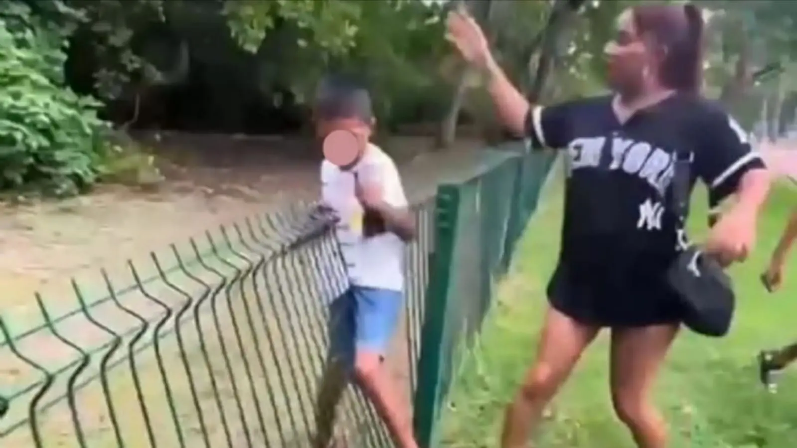 Menor se mete a hábitat de cocodrilos durante recorrido familiar en Tamaulipas