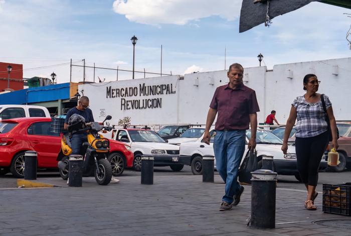 Mercado Revolución, el sexagenario recinto que llena de vida, sabor y color al barrio de San Juan