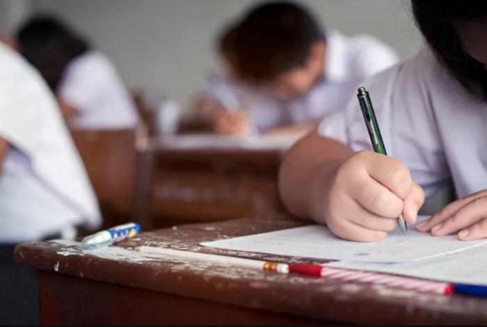 México cierra ciclo escolar entre expansión de becas e infraestructura y clases perdidas