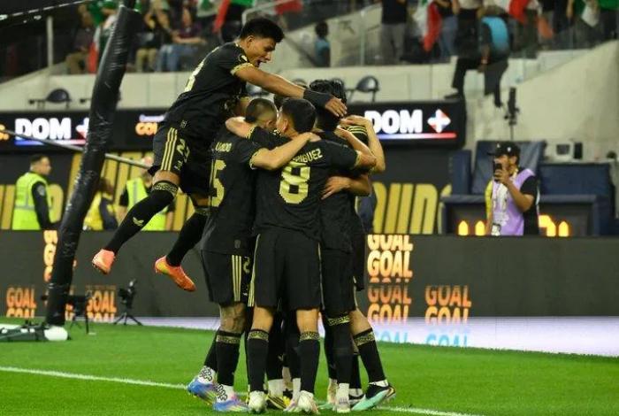 México debuta con triunfo en Copa Oro al vencer 3-2 a República Dominicana