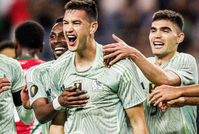 México derrota 2-0 a Surinam y pasa a cuartos en la Copa de Oro