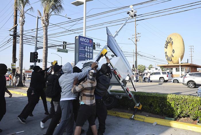 México expresa profunda preocupación por redadas migratorias del ICE en EUA