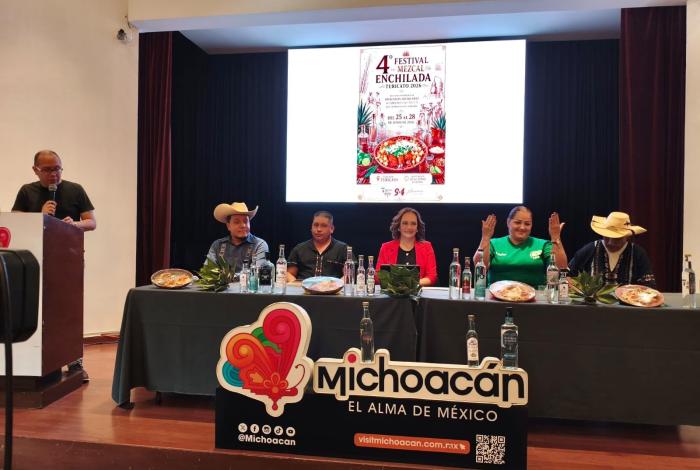 Mezcal, baile de tabla y tradición en el 94 aniversario de Turicato