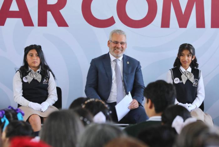 Michoacán cumple cuatro años seguidos sin paro de clases y 114 quincenas sin retrasos para el magisterio