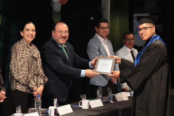 Michoacán fortalece continuidad y formación educativa de más jóvenes: Iemsysem