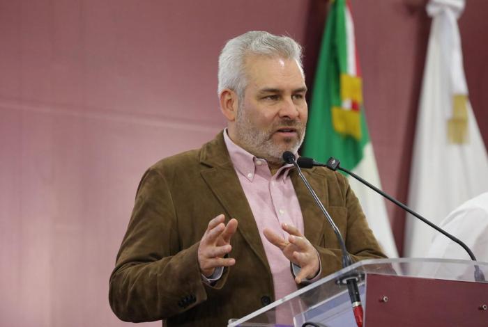 Michoacán garantiza educación con inversión federal de 4 mil 410 mdp en becas: Bedolla