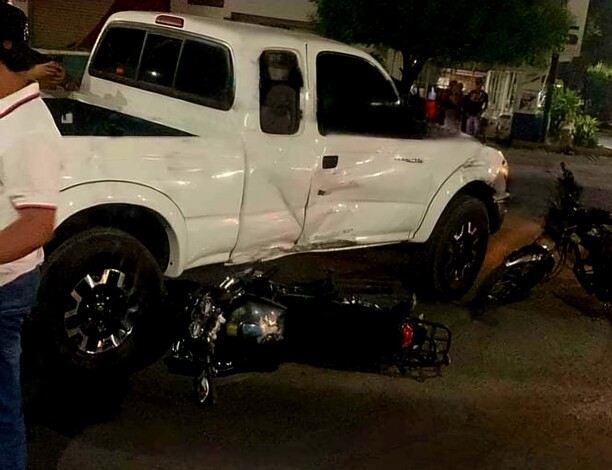 #Michoacán | Motociclista muere en hospital, tras choque de contra una camioneta en Uruapan 