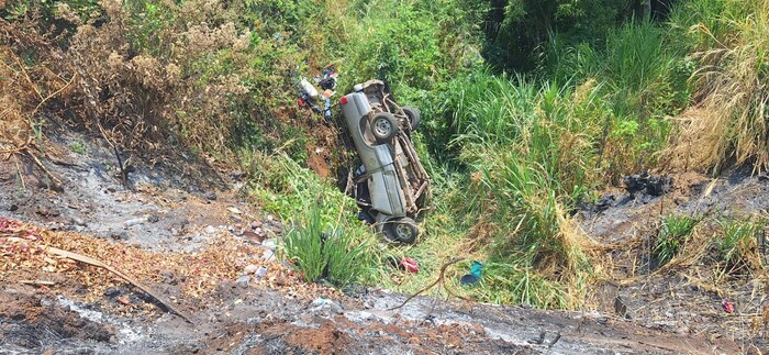 #Michoacán | Muere joven embarazada y 10 de sus familiares resultan heridos en accidente de camioneta en Los Reyes