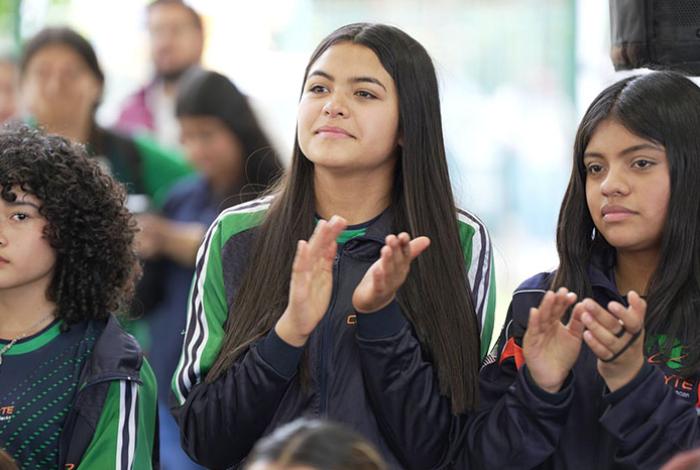 Michoacán, primer estado que dotará Internet gratuito a estudiantes de prepa y universidad