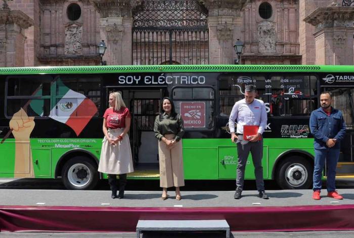 Michoacán recibe al primer autobús eléctrico 100% mexicano: inicia la fase de prueba del Taruk, el Correcaminos nacional Omega Vázquez