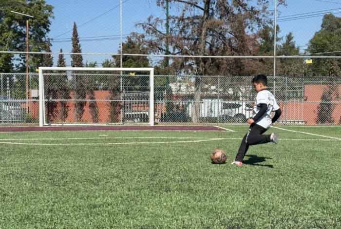 Michoacán transforma el deporte con 48 canchas de futbol 7 en 41 municipios: Rogelio Zarazúa