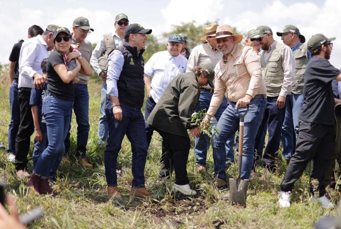 Michoacán va por récord verde; inicia Bedolla plantación de 13 millones de árboles