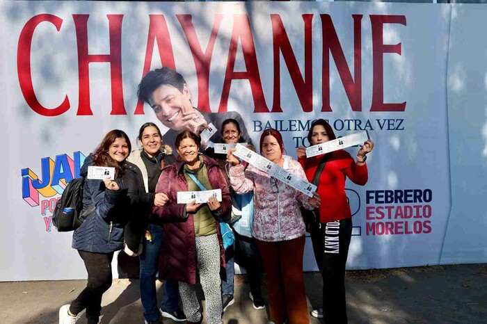 Michoacanos dejan todo por Chayanne; arranca canje de boletos en el Morelos