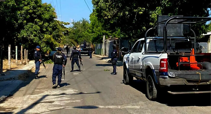 Miembros del CJNG se enfrentan contra Policías Municipales, en Parácuaro, Michoacán