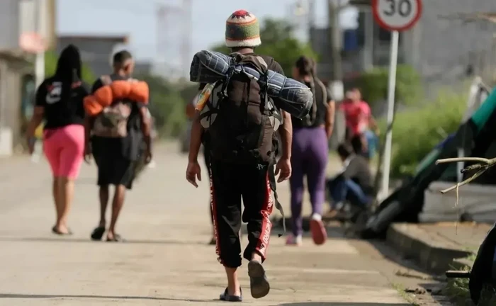 Migrante Hondureño con parálisis cerebral intenta cruzar a EE.UU