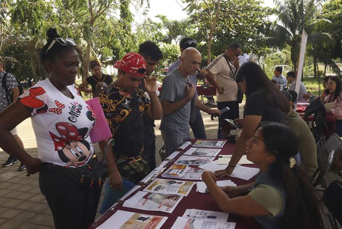 Migrantes apuestan por establecerse en México al acercarse el primer año de Trump