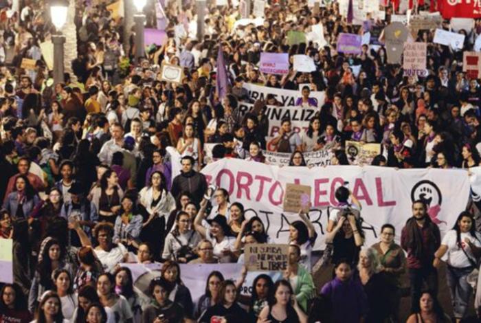 Miles marchan para exigir un alto a la violencia machista en Costa Rica en el 8M