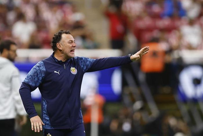 Milito: Chivas mantiene el ánimo pese a perder el liderato