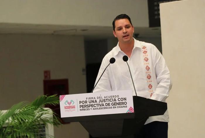 Ministro Arístides Guerrero sufre accidente automovilístico