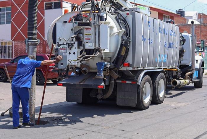 Morelia: Aguas residuales salen por coladeras de varias casas en la colonia Porvenir; Ooapas atiende emergencia