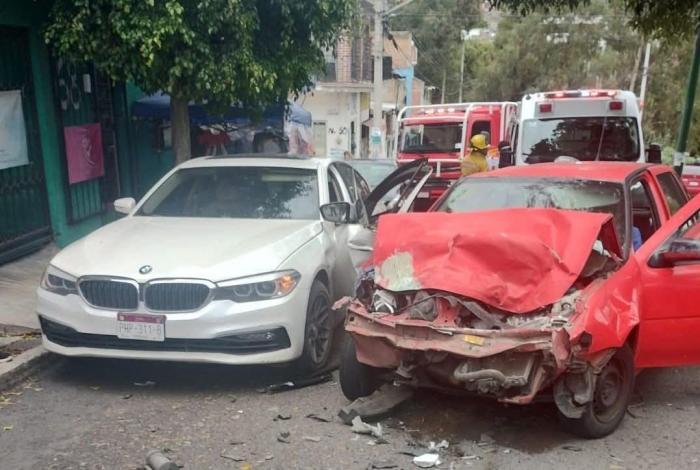 Morelia: le da un infart0 cuando manejaba y choca; no sobrevivió