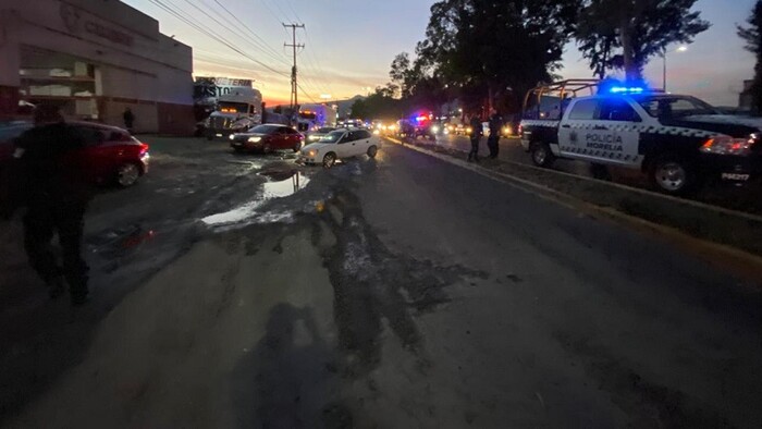 Morelia: Motociclista resulta herido tras caer a un bache en libramiento norte